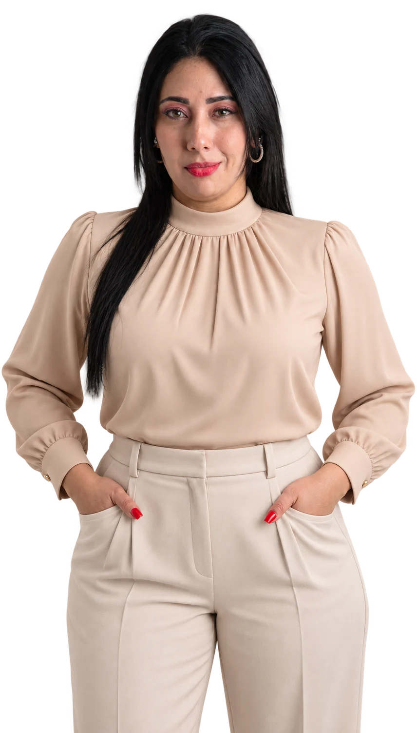 Dra. Larissa Thainá, psicóloga em Brasília, de blusa social bege e calça clara